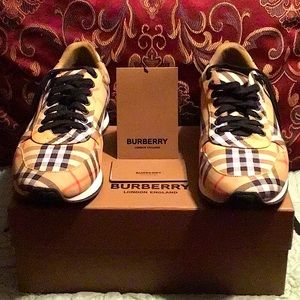 Burberry low top sneakers